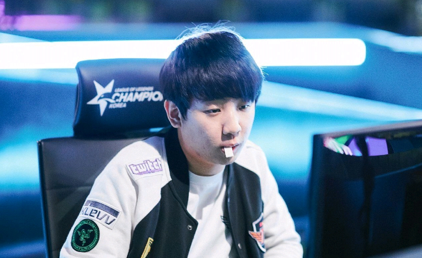 卡尔本人拒 卡尔本人拒